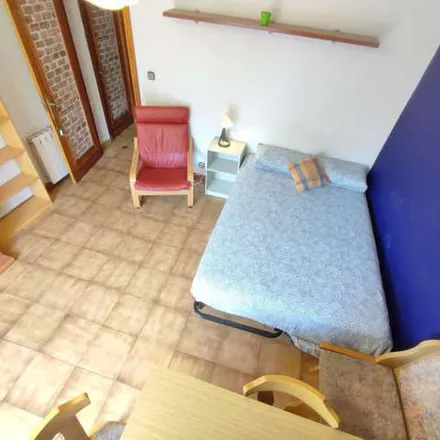 Rent this 3 bed apartment on Centro Madrid Salud Puente de Vallecas in Calle Concordia, 15