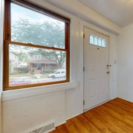 Rent this 4 bed apartment on 937 Mapleton Avenue in Frank Lloyd Wright Historic District, Oak Park