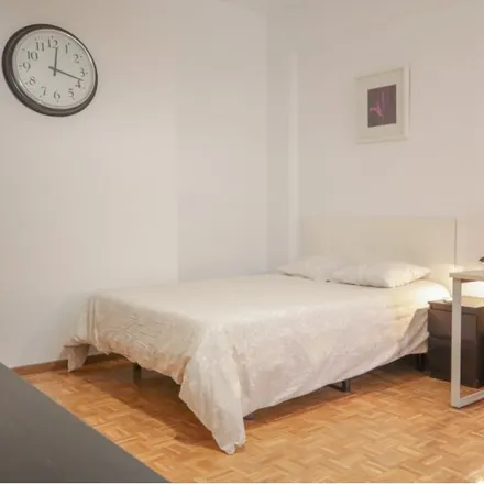 Rent this 1studio room on Madrid in Calle del Pintor Juan Gris, 4