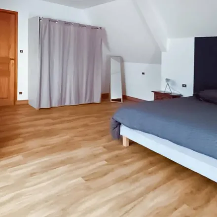 Rent this 4 bed house on La Méaugon in La Croix Herlot, Rue des Quartiers