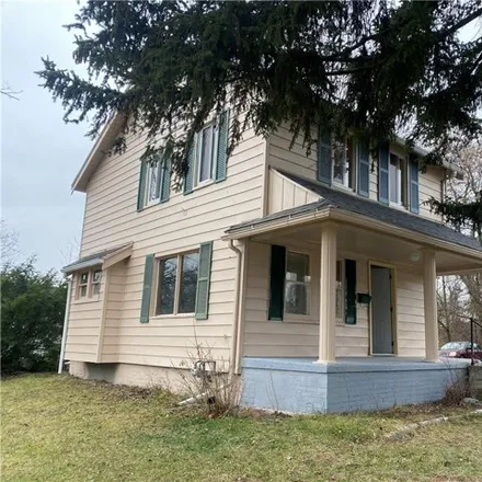 Buy this 3 bed house on 1921 South Avenue in Toledo, OH 43609