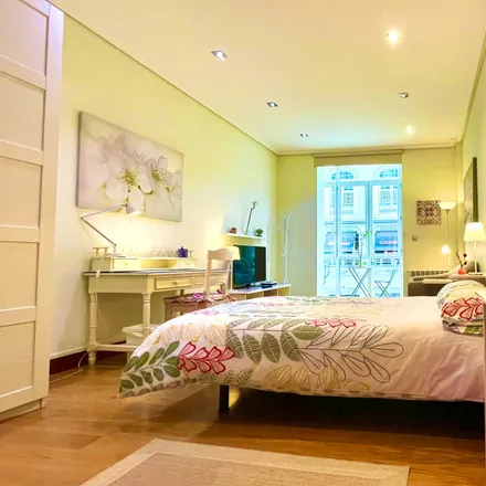 Rent this 1 bed room on Arrupe Etxea in Calle Padre Lojendio / Aita Lojendio kalea, 2