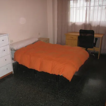 Rent this 5 bed room on Avinguda del Primat Reig in 147, 46020 Valencia