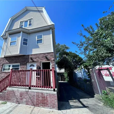 Rent this 2 bed townhouse on 918 Maplewood Avenue in Bridgeport, CT 06605