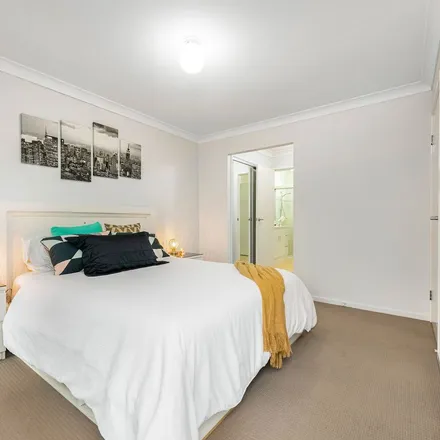 Rent this 3 bed townhouse on 52 Bevan Street in Mount Gravatt East QLD 4122, Australia
