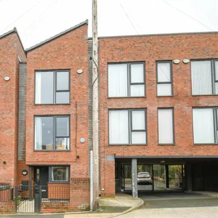 Buy this 3 bed townhouse on Holt Hill in Birkenhead, CH41 9DG