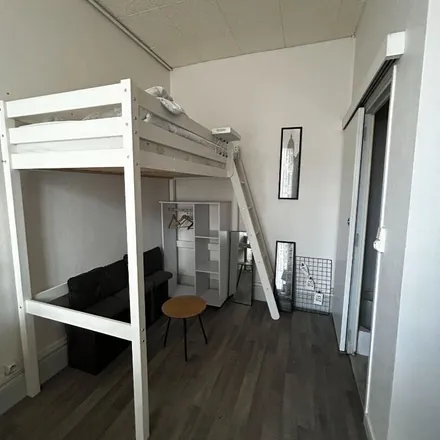 Rent this 1 bed apartment on 72 Avenue Vauban in 49101 Angers, France