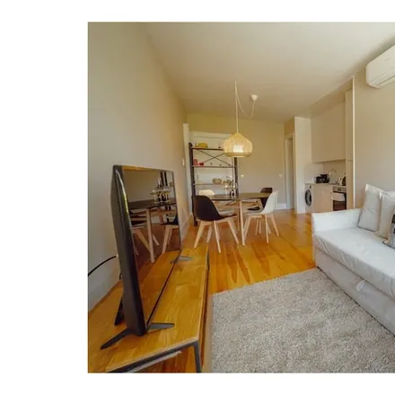 Rent this 1 bed apartment on Rua do Barão de Forrester 15 in 4050-272 Porto, Portugal