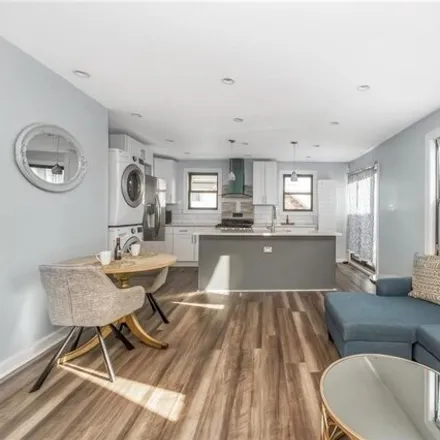 Image 5 - 45B 3rd Avenue, New York, NY 10465, USA - Apartment for sale