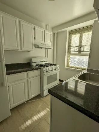 Image 4 - 930 Halsey Street, New York, NY 11233, USA - Apartment for rent