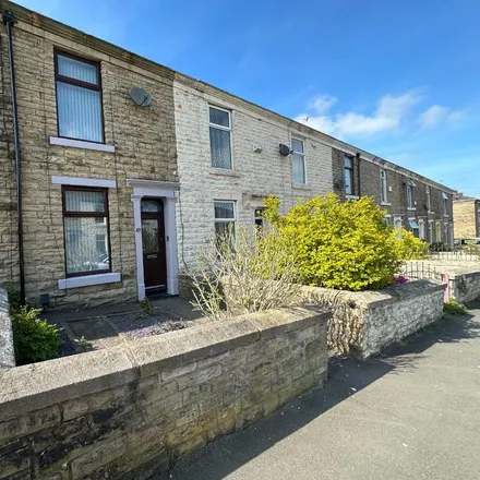 Rent this 3 bed townhouse on Lynwood Avenue in Darwen, BB3 0HZ