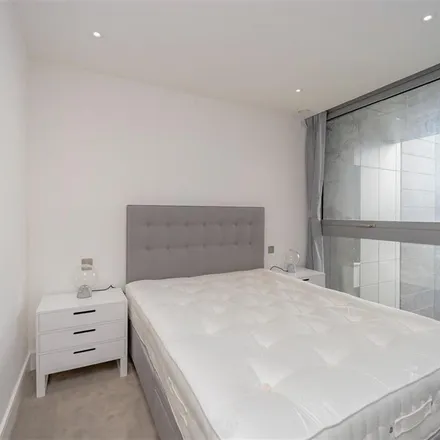 Image 8 - Carrara Tower, 1 City Road, London, EC1V 2AD, United Kingdom - Apartment for rent