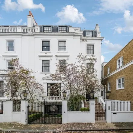 Rent this 6 bed house on 22 Hyde Park Gate in London, SW7 5DQ