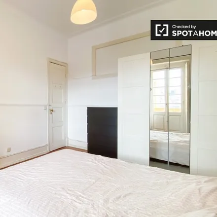 Rent this 4 bed room on Colégio Laranja e Meia in Rua das Laranjeiras 17, 1600-140 Lisbon