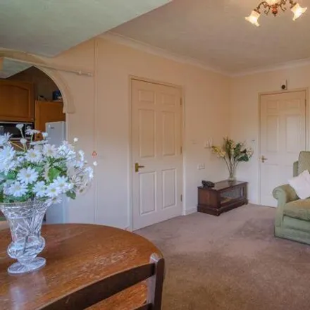 Image 6 - Beechwood Court, Tettenhall Wood, WV6 8PE, United Kingdom - Apartment for sale