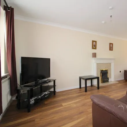 Rent this 6 bed house on Fine Art Building in Goldfinch Close, Loughborough