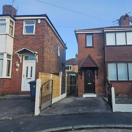 Rent this 3 bed house on Lynn Drive in Droylsden, M43 6WQ