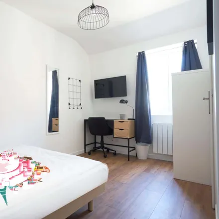 Rent this 2 bed room on 39 Rue Thiers in 59110 La Madeleine, France