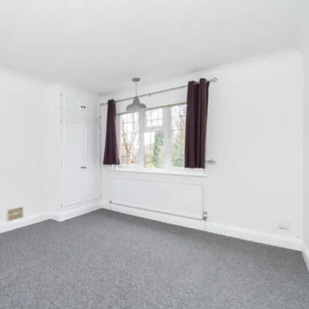 Image 6 - Fairway, London, SM5 4HR, United Kingdom - Duplex for rent