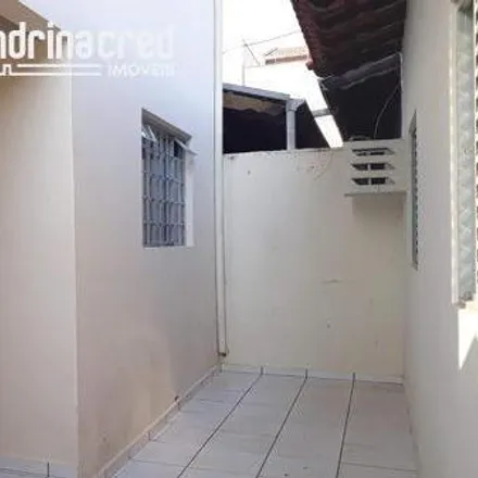 Buy this 4 bed house on Rua Carlos Pavan 495 in Coliseu, Londrina - PR