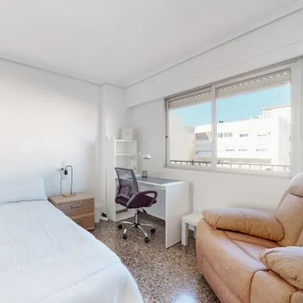 Rent this 3 bed room on Ruyi Cb in Avinguda Al Vedat, 80