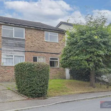 Buy this 4 bed house on 3 The Spinney in Hoddesdon, EN10 7LR