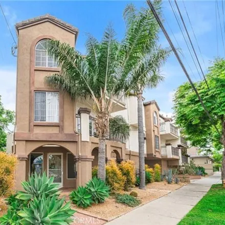 Buy this 2 bed condo on 1044 Loma Avenue in Long Beach, CA 90804