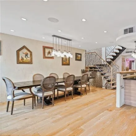 Image 5 - 53-30 61st Street, New York, NY 11378, USA - House for sale