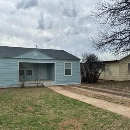 Rent this 3 bed house on 1641 North 20th Street in Abilene, TX 79601