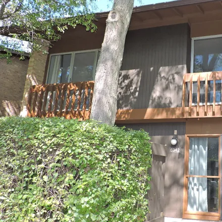 Rent this 3 bed townhouse on 5942 Greenview Road in Lisle, IL 60532