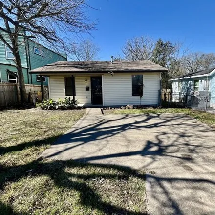 Buy this 2 bed house on 879 Chihuahua Street in Lockhart, TX 78644