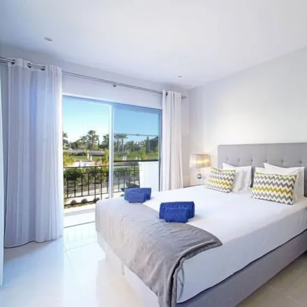 Rent this 2 bed apartment on Crowne Plaza Vilamoura Tesla Destination Charger in Rua da Comporta, 8125-403 Quarteira