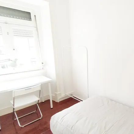 Rent this 3 bed room on Go Natural in Rua Azedo Gneco 30, 1350-036 Lisbon