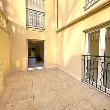 Rent this 3 bed apartment on 4 Rue Saint-Pierre in 34062 Montpellier, France