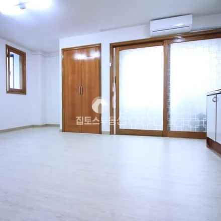 Rent this studio apartment on 서울특별시 서초구 반포동 705-5