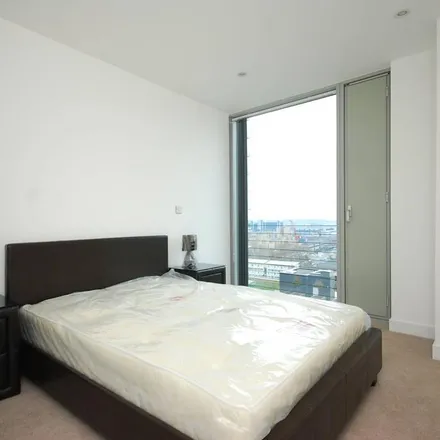 Image 8 - Marsh Wall, Canary Wharf, London, E14 4SG, United Kingdom - Apartment for rent