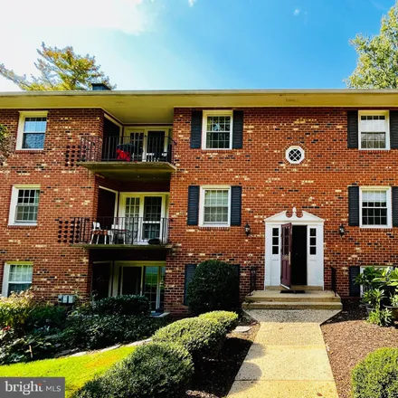 Rent this 1 bed apartment on 3890 Lyndhurst Drive in Fairfax, VA 22031