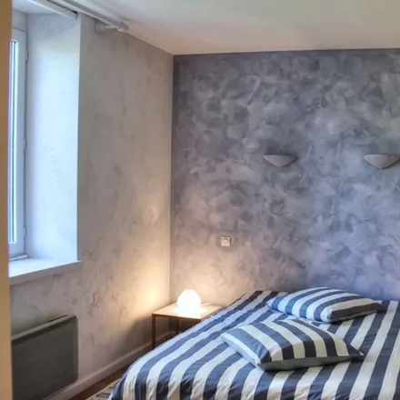Rent this 2 bed townhouse on Rue de l’Ecole in 37190 Cheillé, France