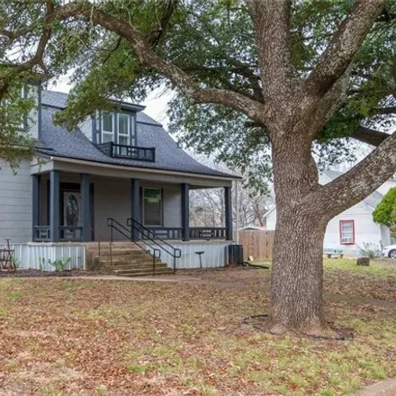 Buy this 4 bed house on 860 Avenue F in Moody, McLennan County