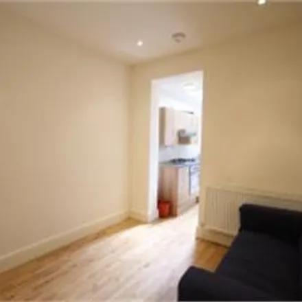 Image 5 - Kimberley Gardens, London, N4 1LE, United Kingdom - Apartment for rent