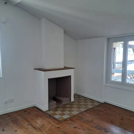 Rent this 3 bed apartment on 5 Rue Lazare Carnot in 38500 Voiron, France