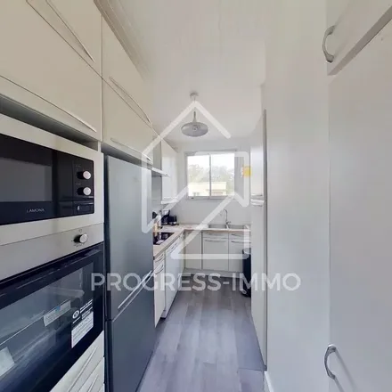 Rent this 4 bed apartment on 4 Rue des Sablières in 94000 Créteil, France