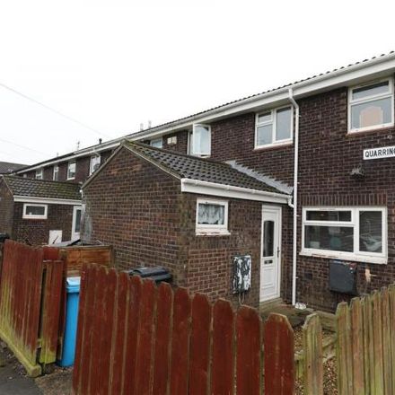 Rent this 3 bed house on Quarrington Grove in Hull, HU7 3DY