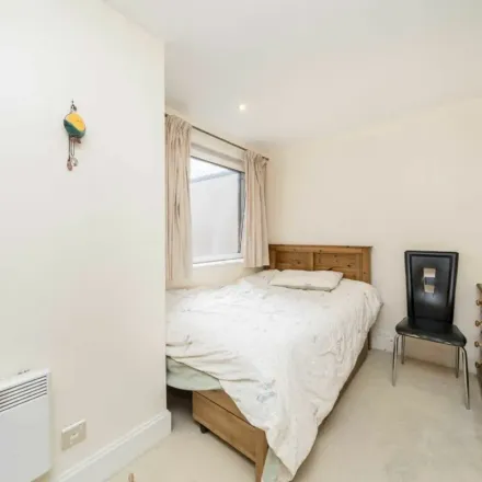 Image 2 - 60 Vauxhall Bridge Road, London, SW1V 2RP, United Kingdom - Apartment for rent