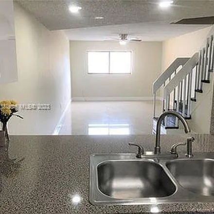 Image 3 - Northwest 82nd Avenue, Hialeah Gardens, FL 33016, USA - Apartment for rent