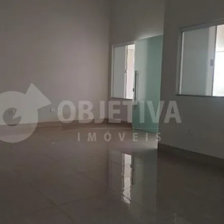 Buy this 3 bed house on Avenida Professor José Inácio de Souza in Umuarama, Uberlândia - MG