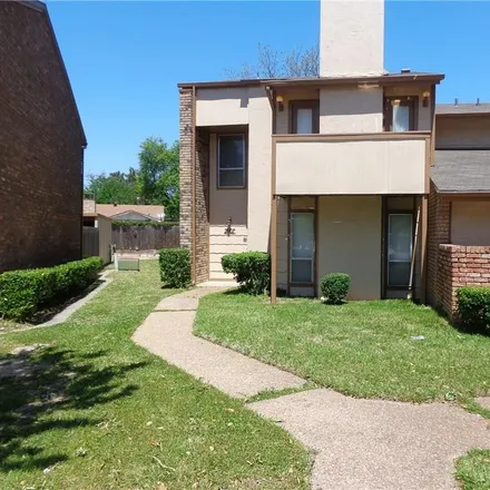 Rent this 3 bed townhouse on 2007 Warnford Place in Arlington, TX 76015