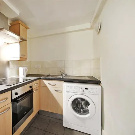 Image 7 - 2 Artichoke Hill, St. George in the East, London, E1W 2BG, United Kingdom - Apartment for rent