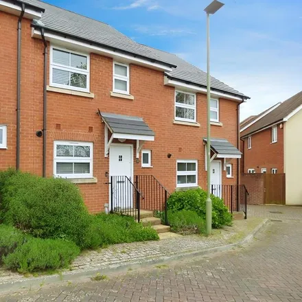 Rent this 2 bed townhouse on Bullfinch Close in Havant, PO10 7GJ
