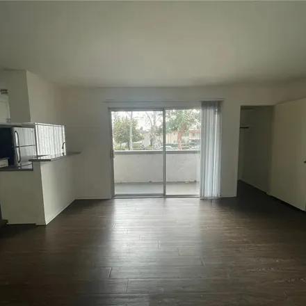 Image 7 - 11899 Chandler Boulevard, Los Angeles, CA 91607, USA - Apartment for rent